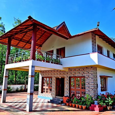 Hulihara Homestay - Full Villa, Coffee Estate & Balcony View Саклешпур Экстерьер фото
