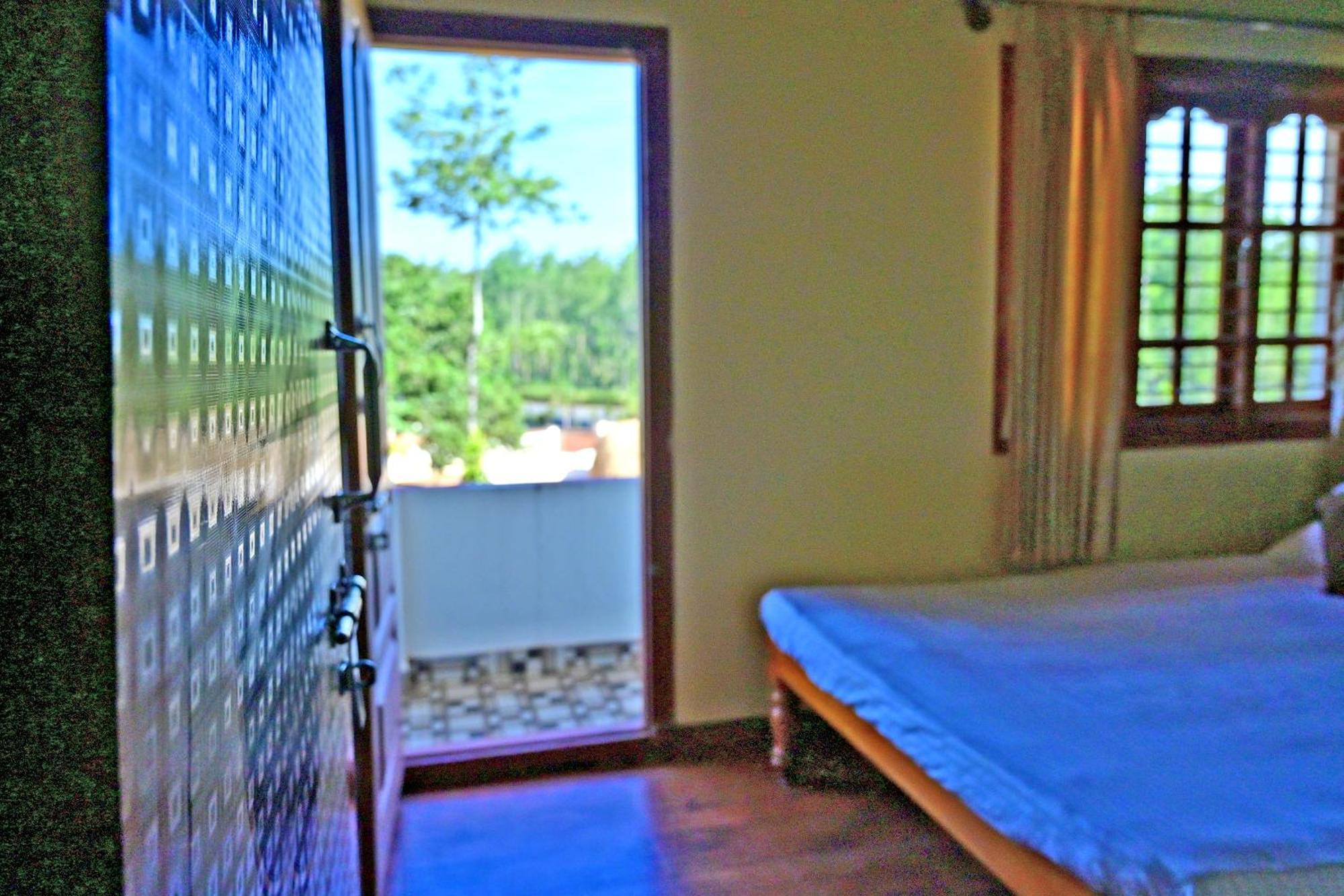 Hulihara Homestay - Full Villa, Coffee Estate & Balcony View Саклешпур Экстерьер фото