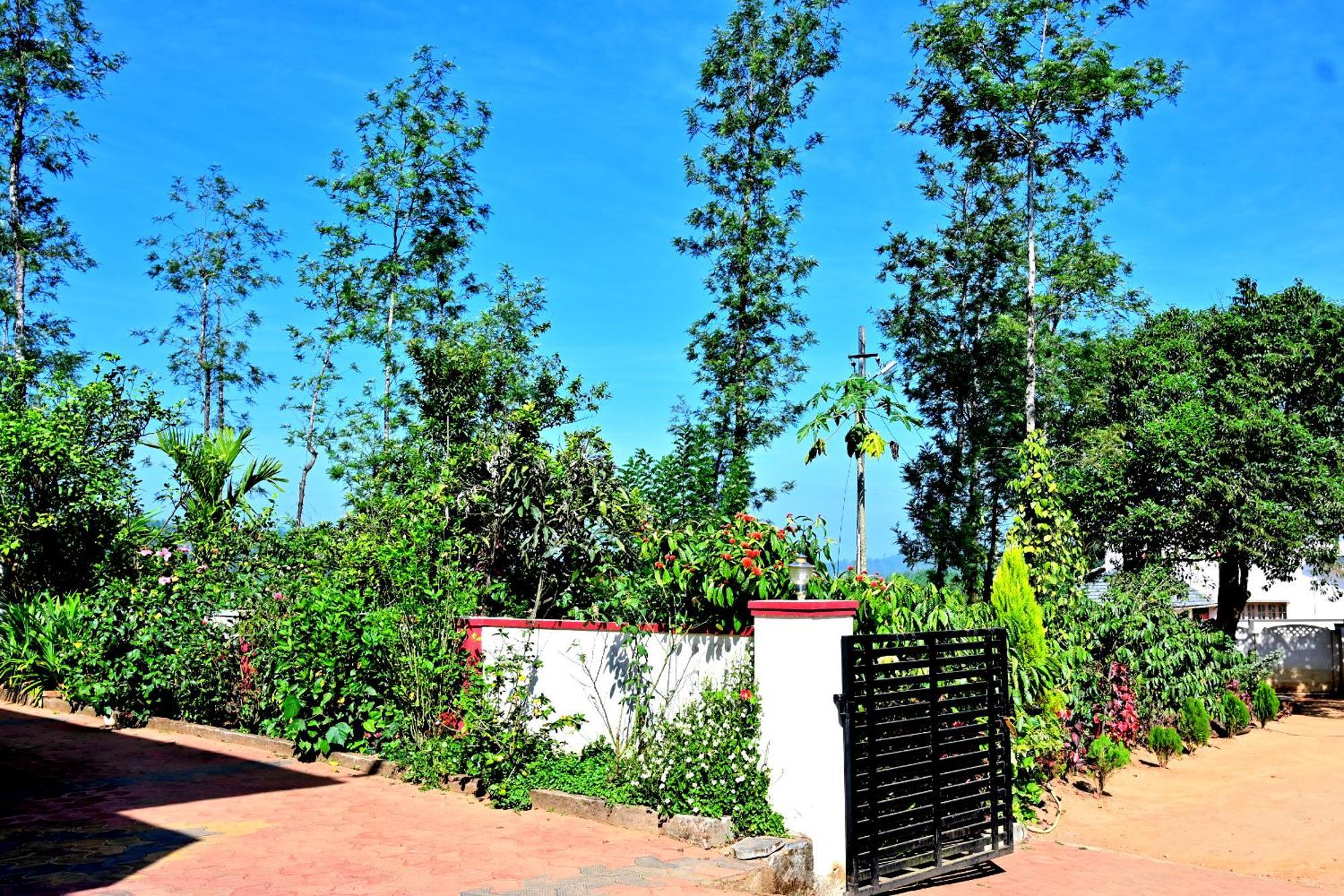 Hulihara Homestay - Full Villa, Coffee Estate & Balcony View Саклешпур Экстерьер фото