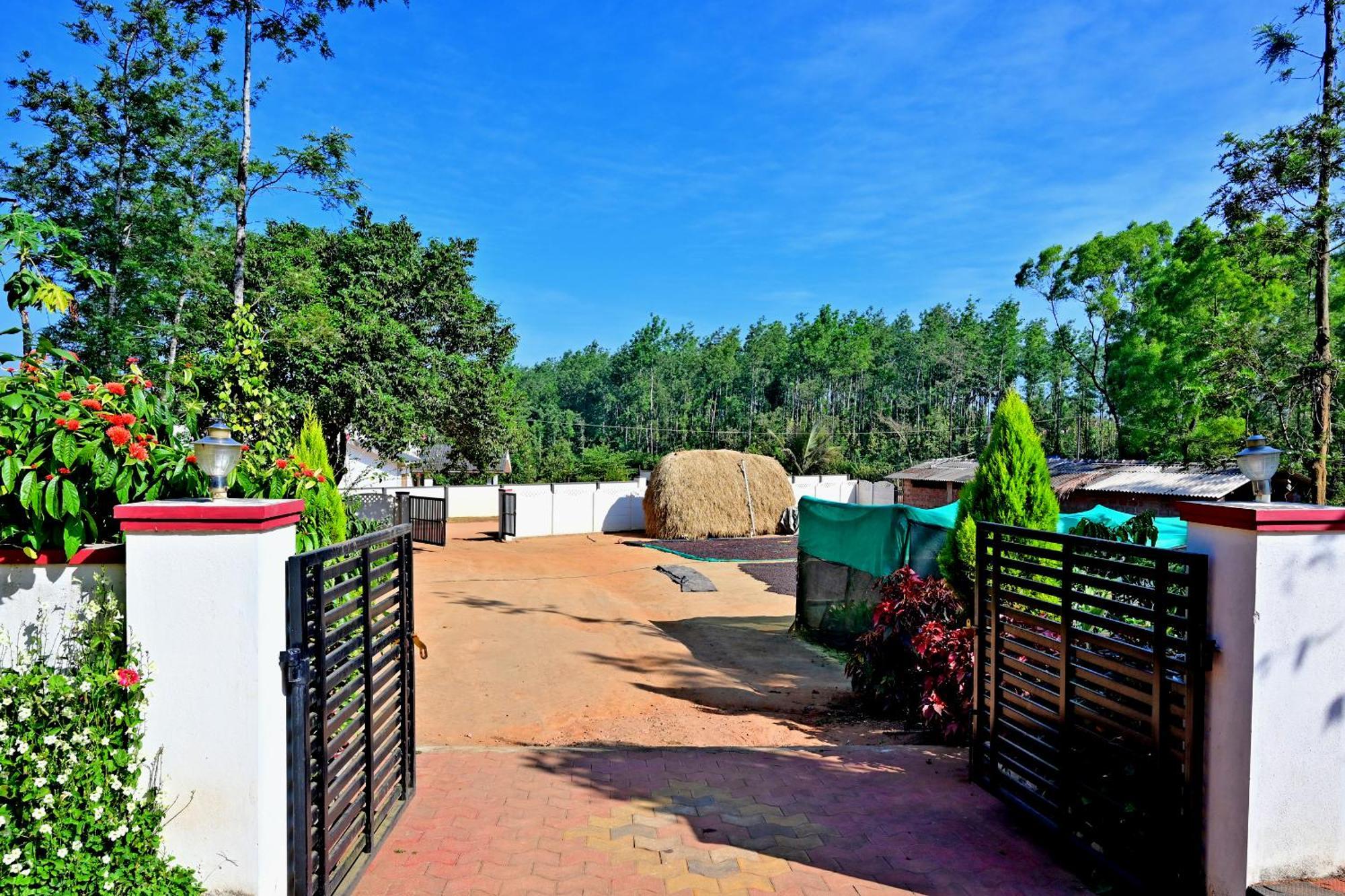 Hulihara Homestay - Full Villa, Coffee Estate & Balcony View Саклешпур Экстерьер фото